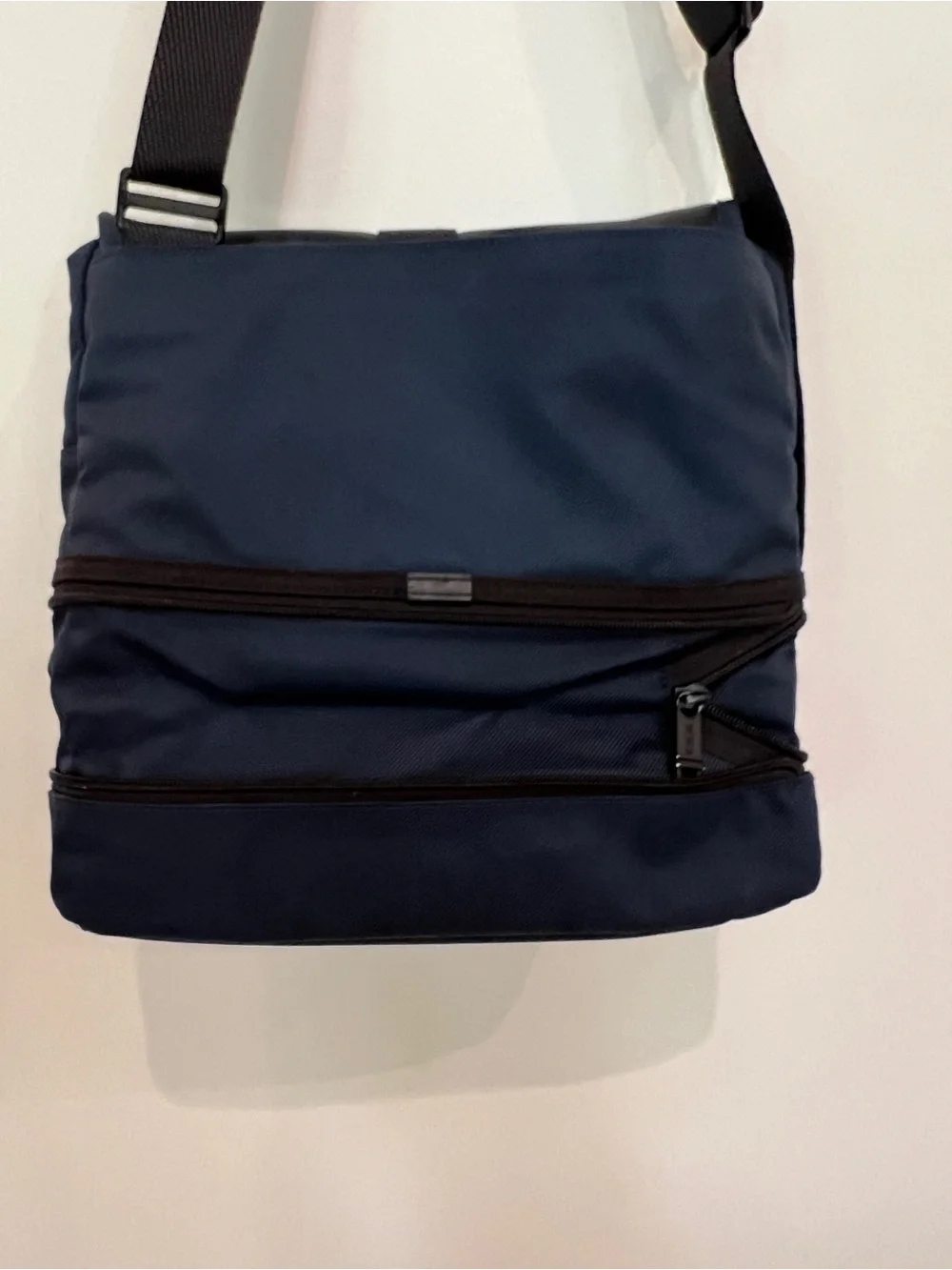 TUMI Men's Black & Navy Crossbody Messenger Bag
